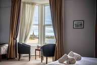 Large beach view upper floor double / Family room seating