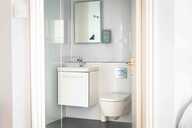 Large beach view upper floor double / Family room bathroom
