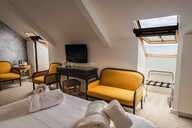 Large upper floor duplex with beach views (3 x room)